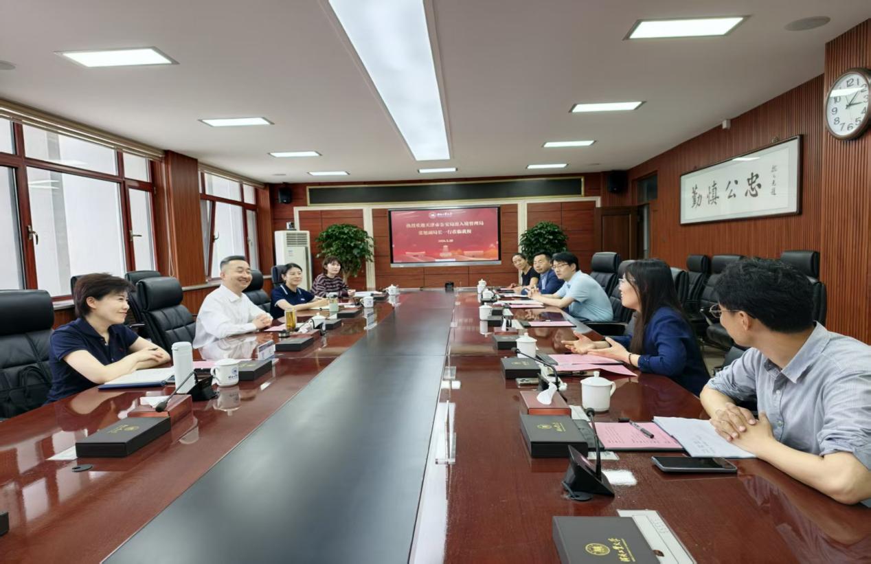 天津市公安局出入境管理局副局长张旭一行莅临我校调研走访
